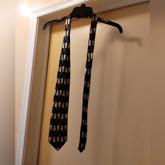 CROFT & BARROW TIE - Picture 3 of 3